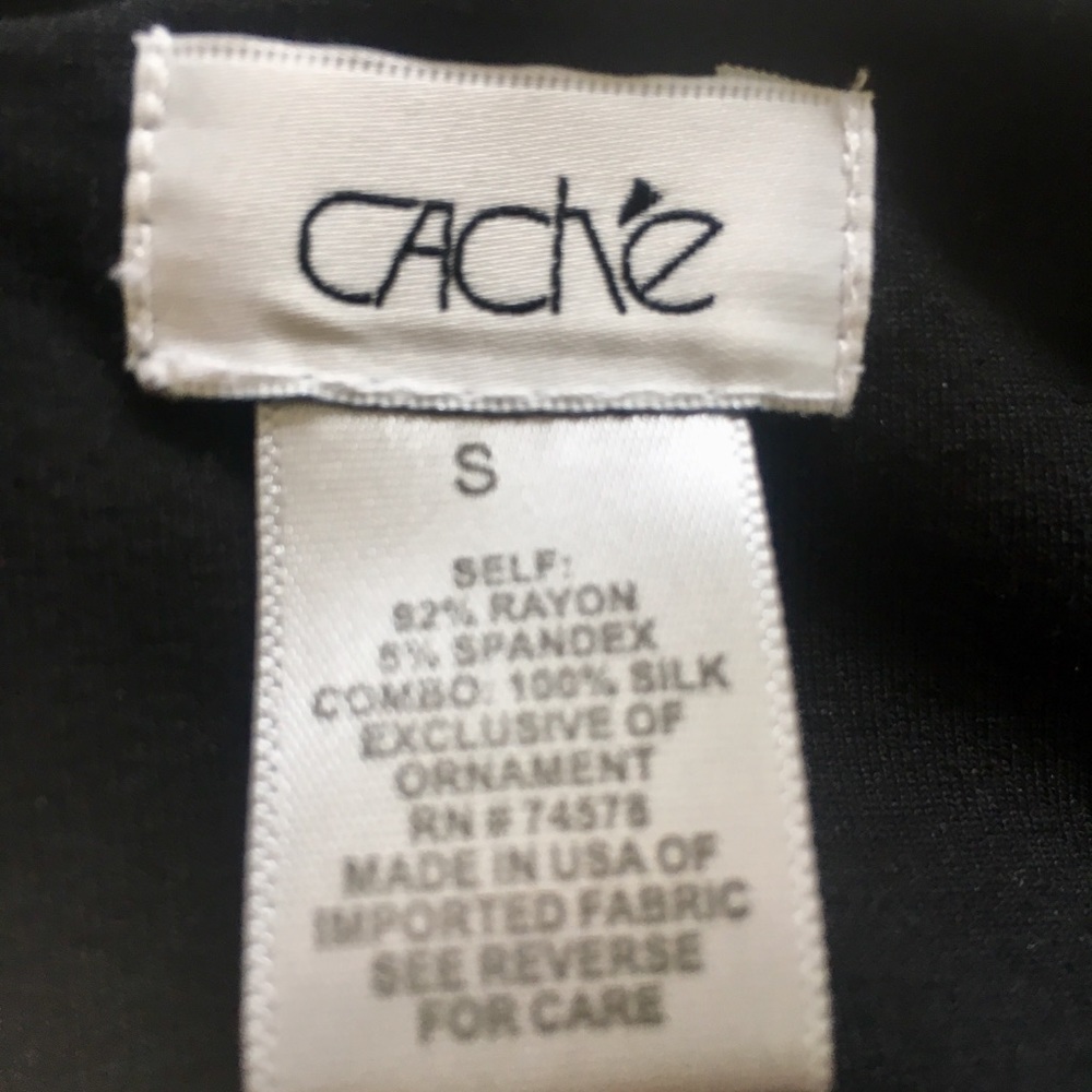 Cache Romper Size Small - image 5